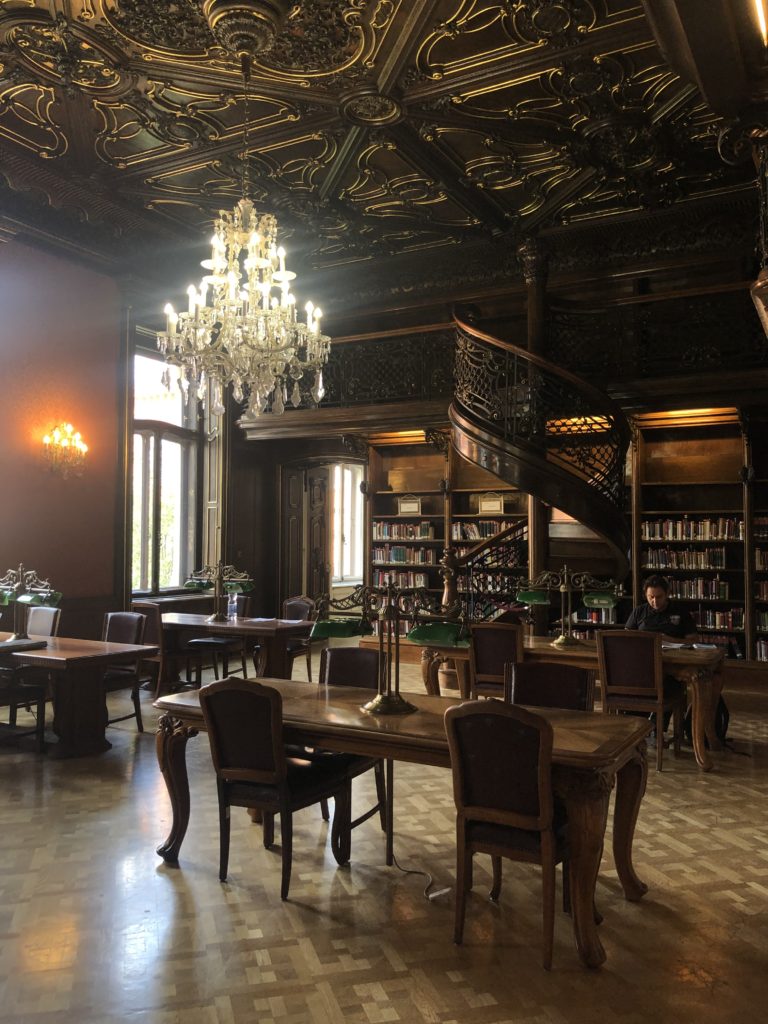 Bibliothek Budapest